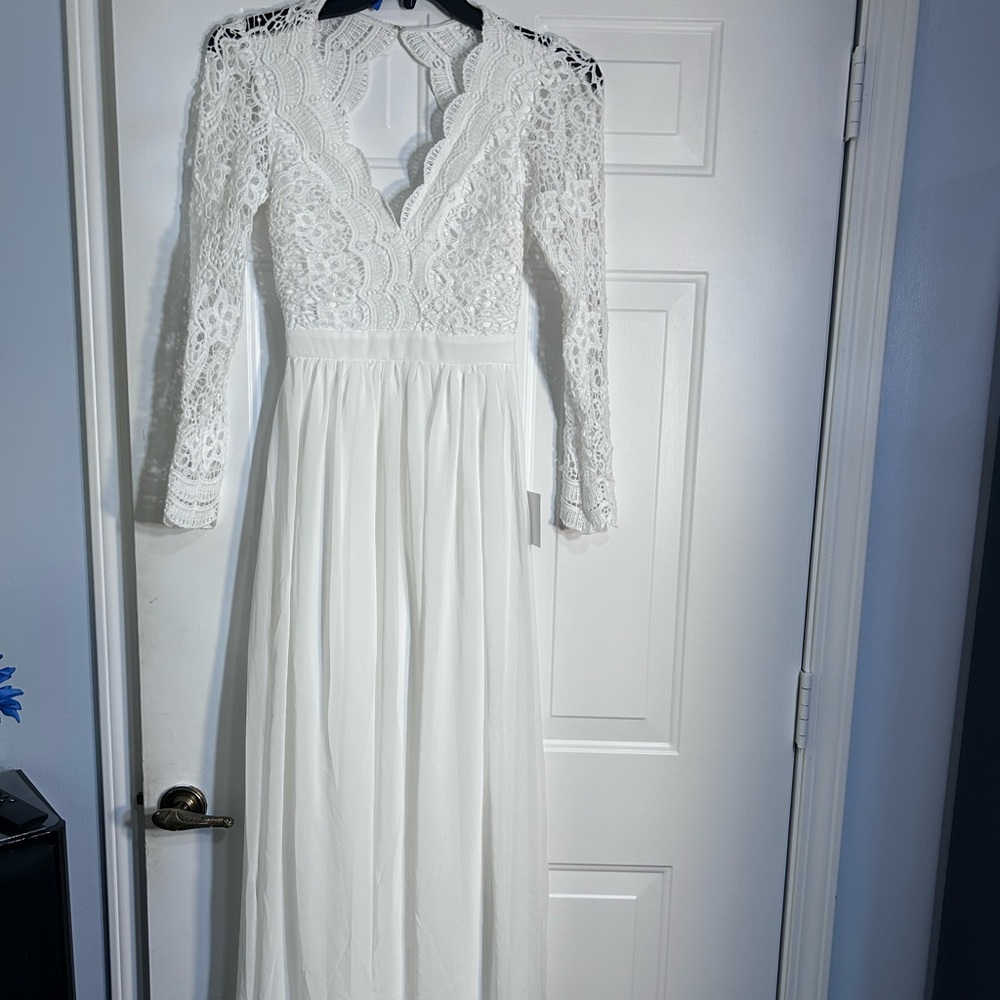 Lulu xxs NWT dress- lace -does have a little stretch
